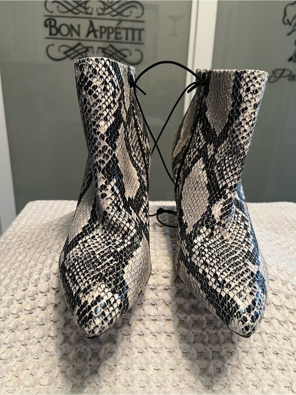 Women's Worthington Pointed Toe Snake-Print Ankle Boots - Black & White 497